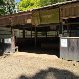神社手前の休憩所