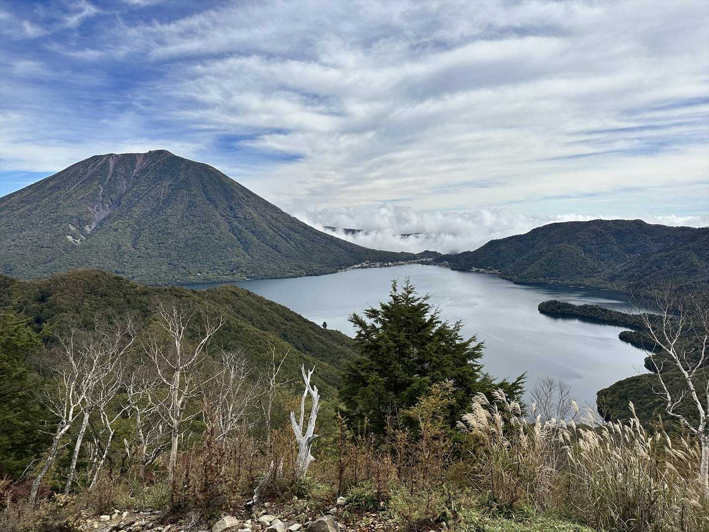 中禅寺湖と男体山
