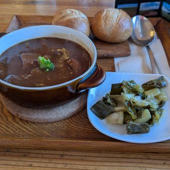 王ヶ頭ホテルでランチ。ビーフシチューと野沢菜取り放題モリモリ。