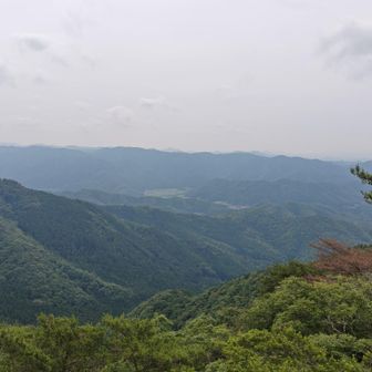 山頂手前の鎖場からの景色