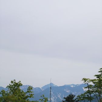三角点から剱岳が見え、テンションが上がります