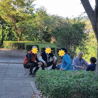 👀Mi女史・先に下山した参加者のお茶会　　　　　　　　　　　　　　　　　　　　　
混ぜて戴き☕・お菓子談笑🎵😋🙏　　　　　　　　
住職さん夫妻も🚗で様子見に廻って来られ🙋‍♂️🤗