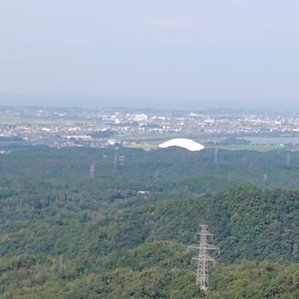 舟見平で海方面
予報を見て今日に予定したけど、昨日の方が天気が良かったみたいでちょっと残念