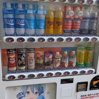 光の加減で分かりにくいが全て売切れ状態。鵯越駅以降、水買えず。