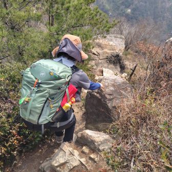 進むよー
いったん下る😅
足元注意☝️