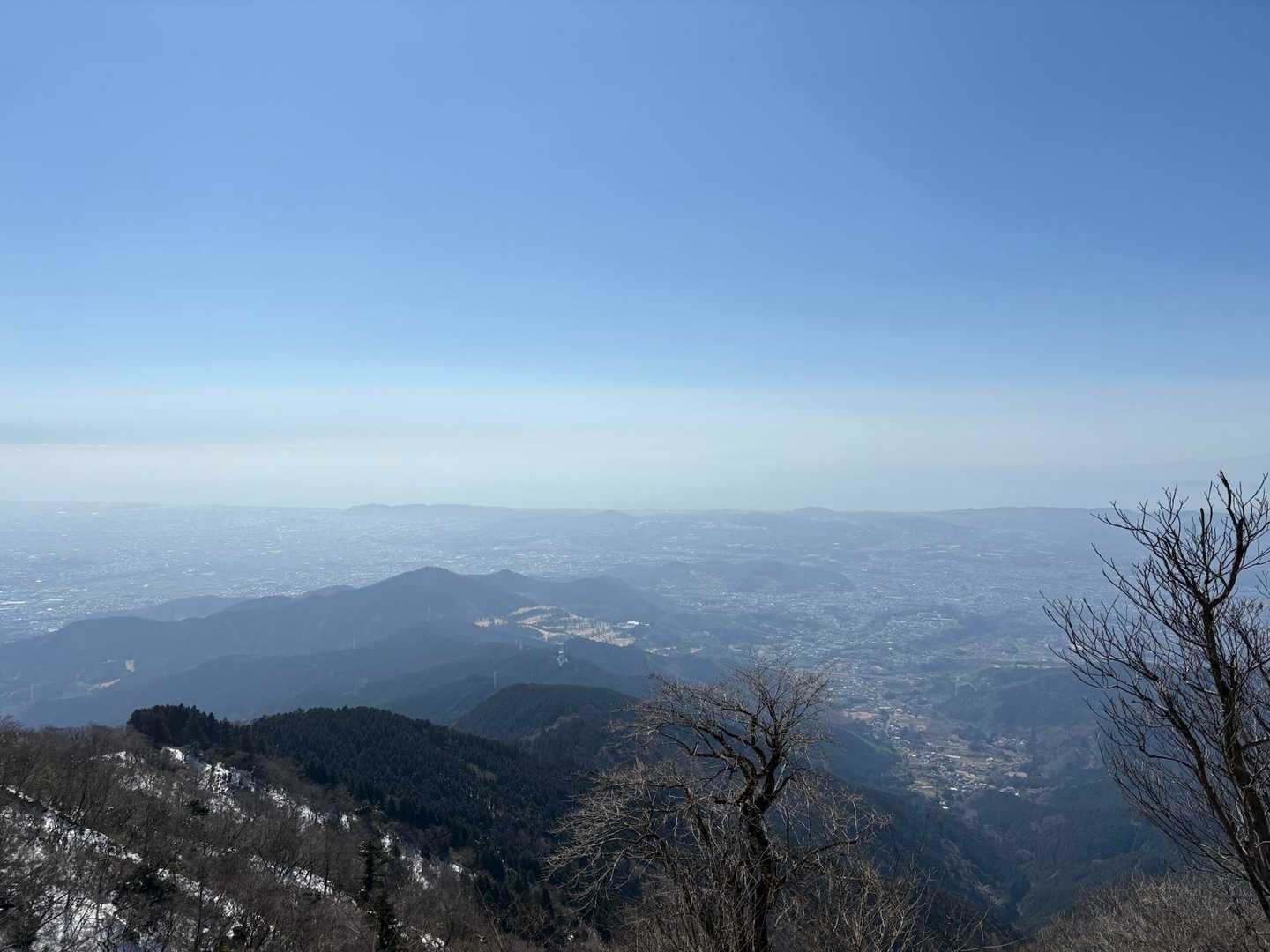 湘南方面は霞んでます