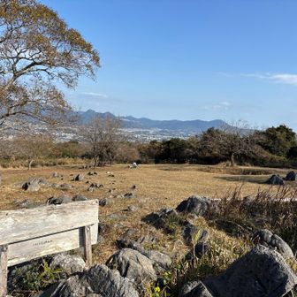山頂はかなり広々、気持ちいい♪