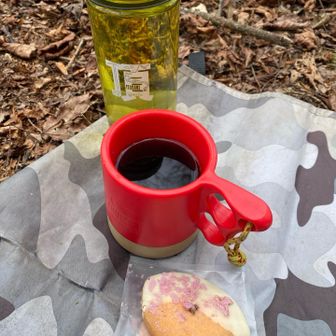 山コーヒーと昨日もらったマメポワさんの桜クッキー🌸