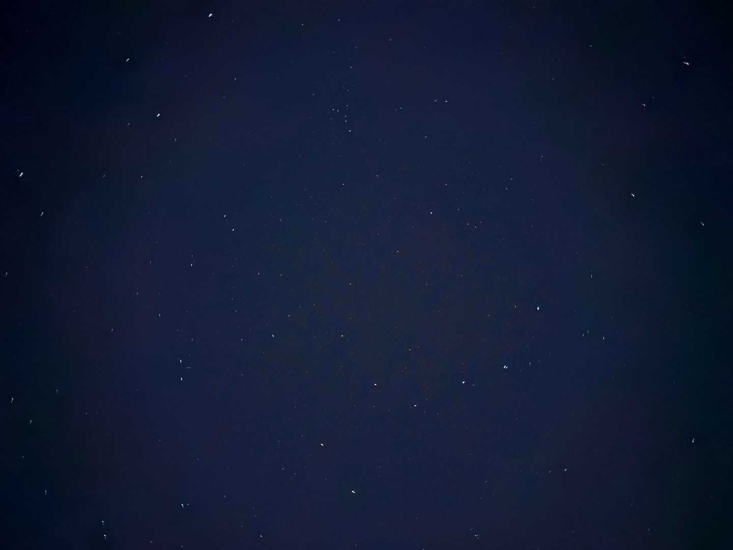 秋にiPhone16にしたけど使い方サッパリ☆
なんとか星空写せた！
本物はもっとすごかったです♡