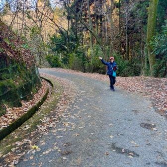 日陰は寒いです😨
