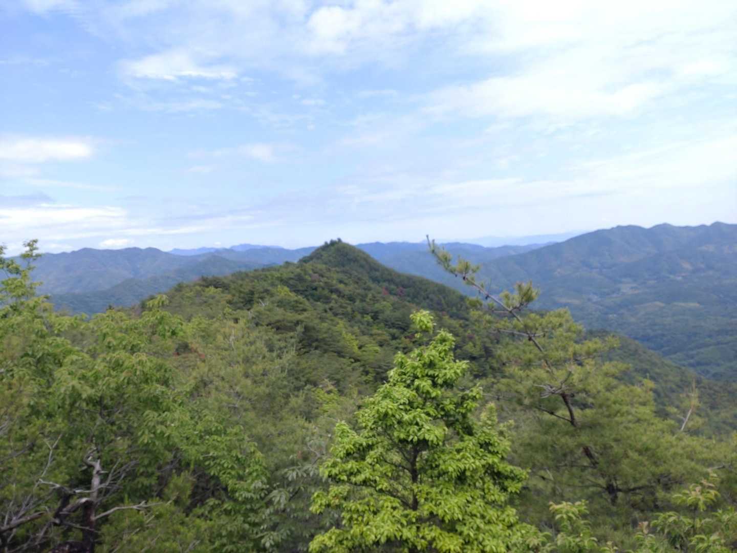 雲霞山かな？