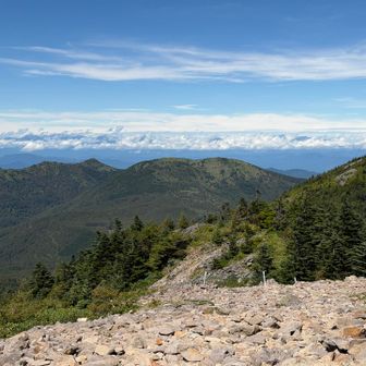 小烏帽子、烏帽子、中央が湯ノ丸山、右に西篭ノ登山。奥は劔、立山、鹿島槍方向

今日は360度ぐるっと見える✨😆