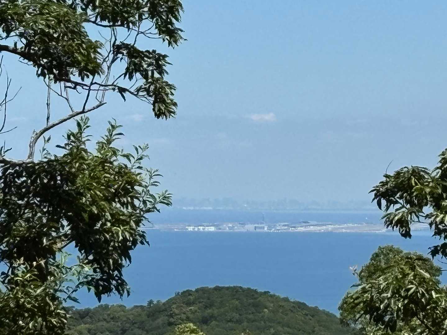 少しズームして今日は視界良好で関空がよく見れました。