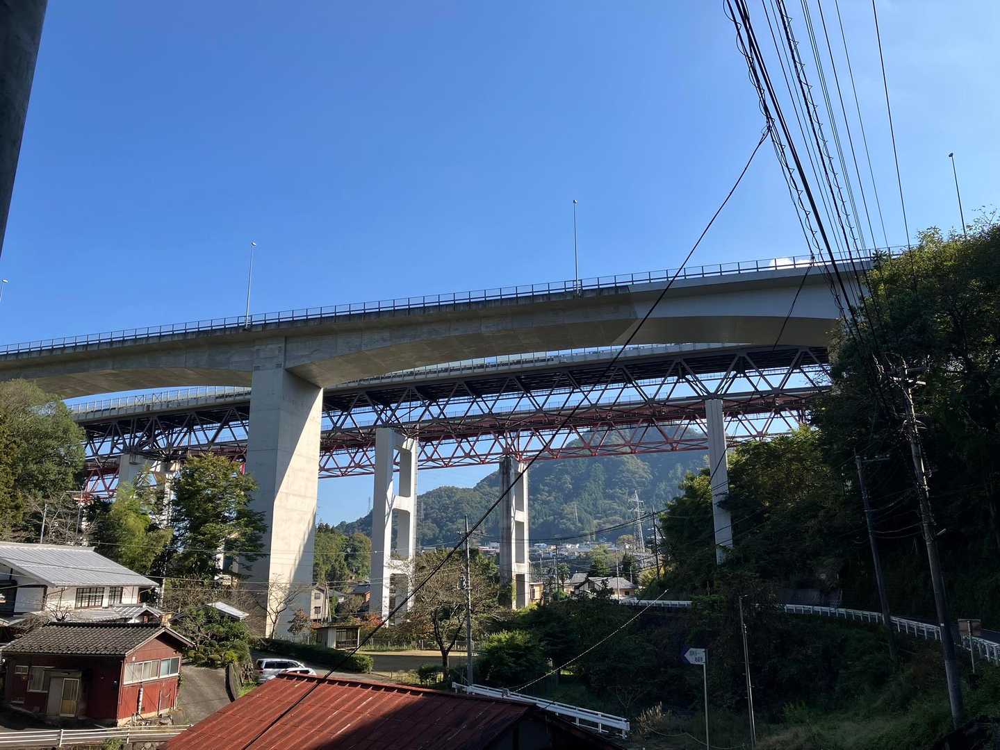大月駅に向かいます
こういう橋ってすごい
土木のことわかんないけど、すごい