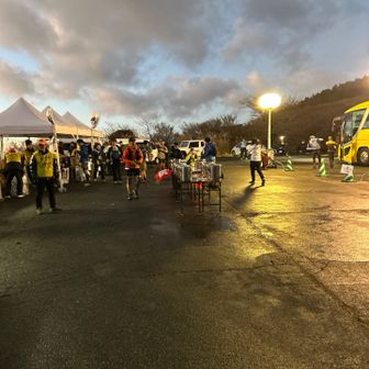 道中、出来る限り走ったのだが、51.2km付近にある土肥駐車場の関門タイムに5分オーバーで、人生初のDNFとなりました…