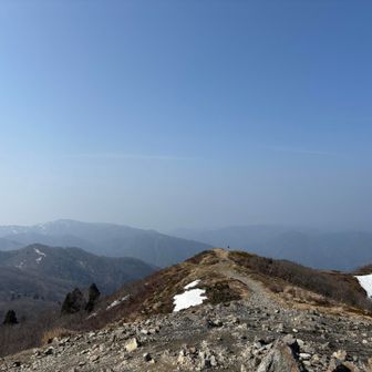 武奈ヶ岳からも蓬莱山が見えたけどちょっと霞んでるなー
それでもやっぱり感慨深いなー(*´ω｀*)