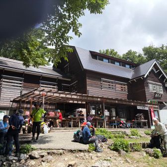 猿倉荘に到着

ドラマ『マウンテンドクター』で使われた山荘だそうです