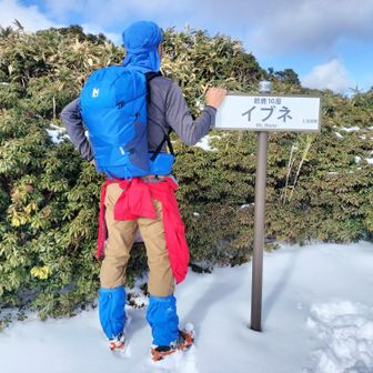 青→職人用のT字タオルを頭に巻いてます
青→ザック新調しちゃった
赤→笹漕ぎ用にレインウェア巻いてます（レインパンツは暑いから）
青→ゲイター、長いのにすればよかった。