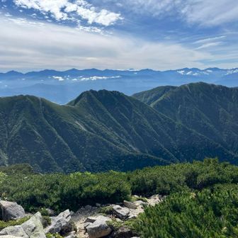 南岳アルプスの山々
富士山がだんだん雲に沈んで行く