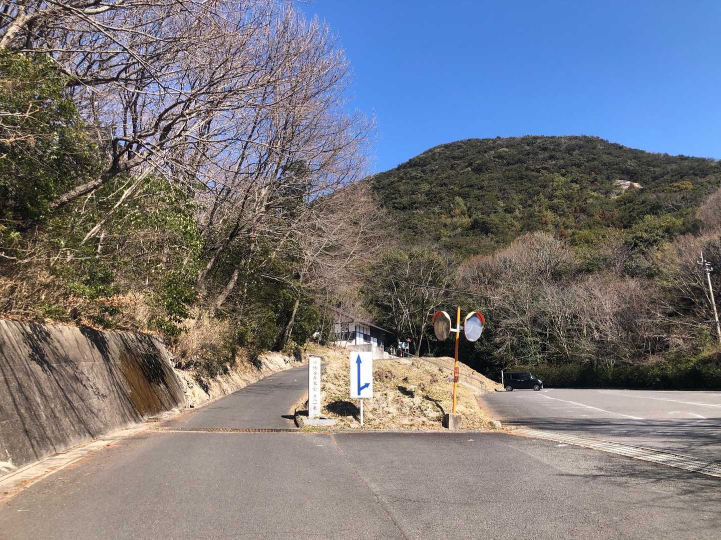 車を道の駅に置かせていただいて
弥谷寺から天霧山に向かう