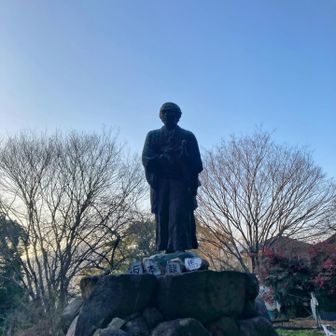 坂本龍馬さんに「おはようございます」挨拶してから登山口へ