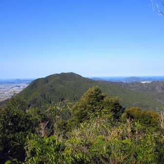 縦走する高祖山(左)と鐘撞山(右) 💪その向こうはぜーんぶ糸島