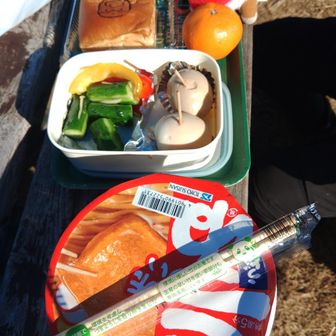 上のパンは昨日の谷川の残り

近所のデイリーヤマザキのクリームあんぱん、ぐんまちゃんの焼き印なんです