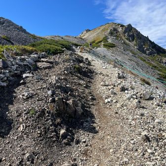いよいよラストスパート！目の前のアレは山頂……