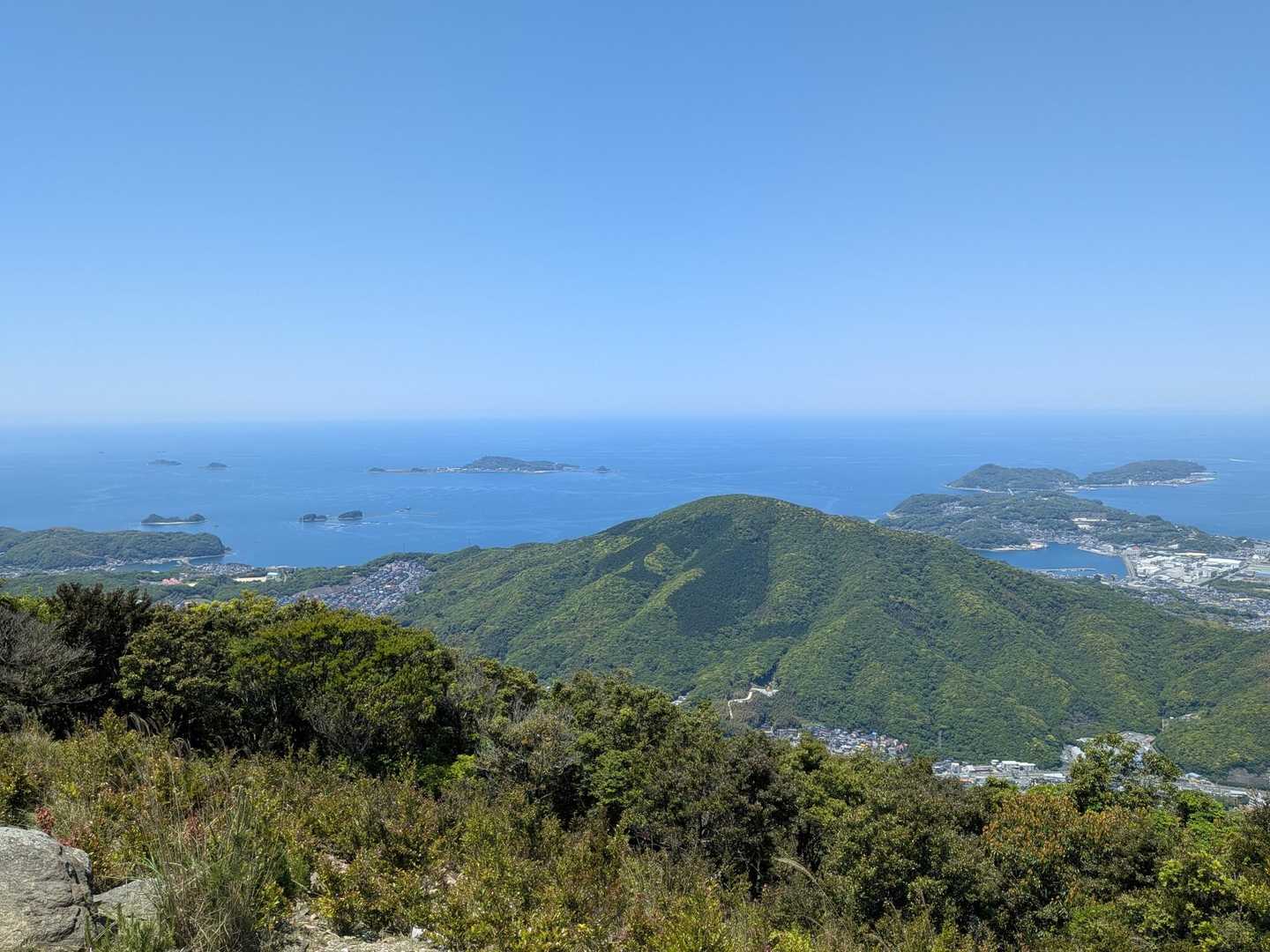伊王島と軍艦島など島々