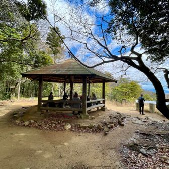 見晴し台
お姉さま方がいい匂いをさせて
お弁当タイム