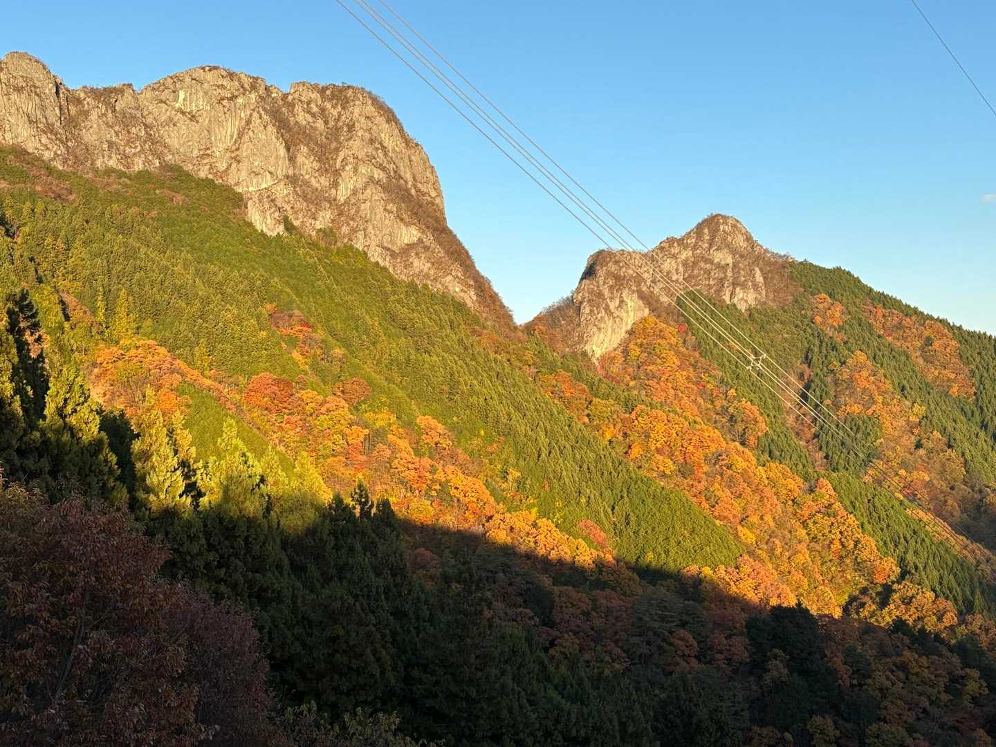 坂本へ向かう道から左手に見えた二子山✨