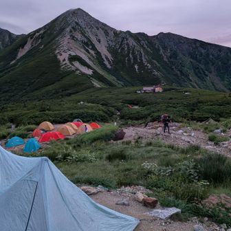 鷲羽岳と三俣テント場