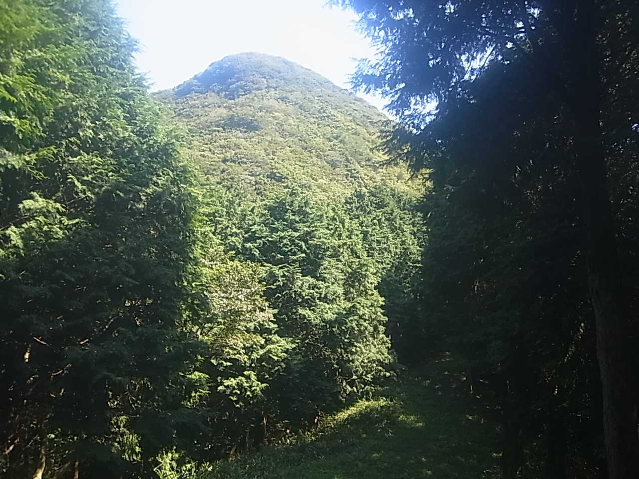 香春岳が見える。山頂までの岩登り、大丈夫だろうか？
