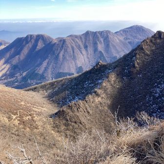 西峰から見下ろしたゴジラの背