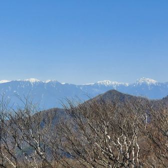 南アルプスと茅ヶ岳、合掌