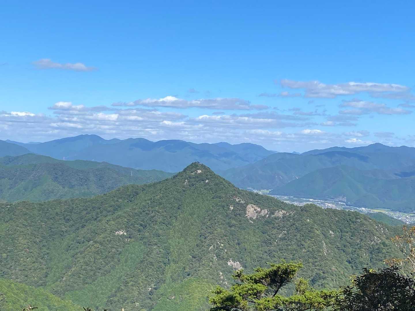 前半は低山と思えない絶景を見ながらの岩場歩き🪨
後半はアップダウンの激しいTHE縦走山歩き🌳
とっても楽しく歩きがいのある七種山周回でした‼️

次はどこのお山に行こうかなぁ✨✨