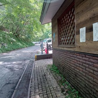 上日川峠
トイレの裏側から出てきた