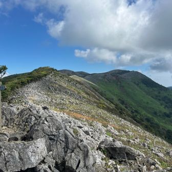 ようやく山頂が見えてきた