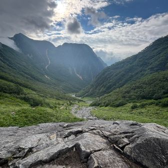 大岩からの槍沢の下流の眺め