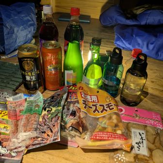 さぁ酒宴の始まり🤩
ビール🍺2本
日本酒4種(長野:十九,彗、秋田:大納川、愛知:盛田)🍶
ウイスキー2種🥃
りんごシードル(丸亀辛口)🍎1種
オツマミ各種🧀
すごいラインナップ