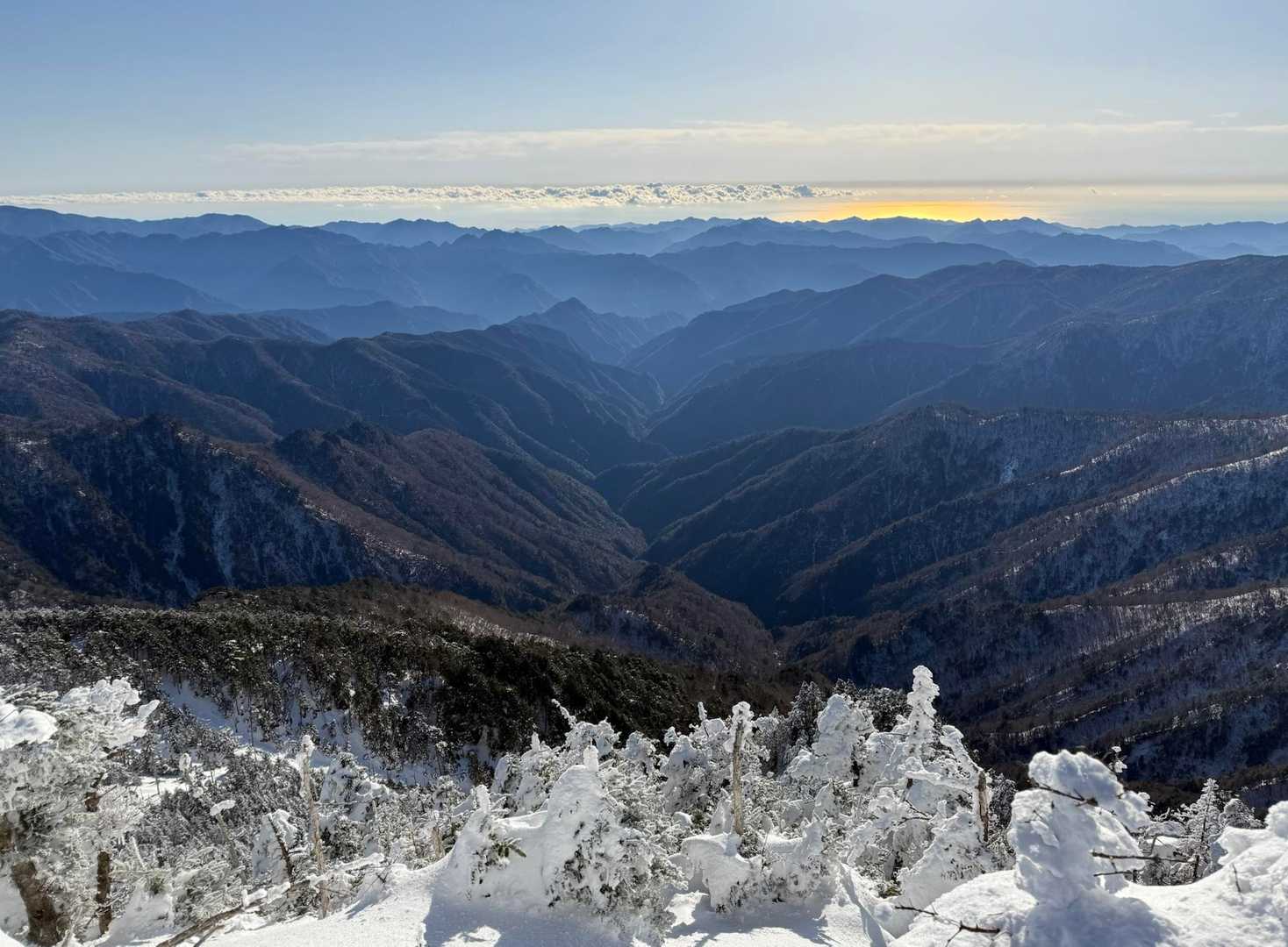 僕が一番好きな景色、八経ヶ岳山頂からの大峰原生林。ヘッダーこれに変えようかな？