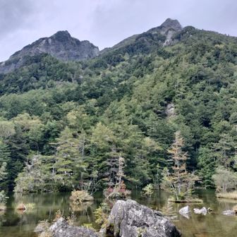 明神池から