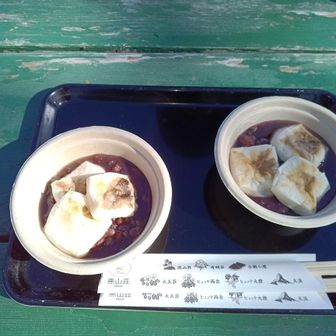 合戦小屋でエネルギー補給。まだまだ先は長いです。