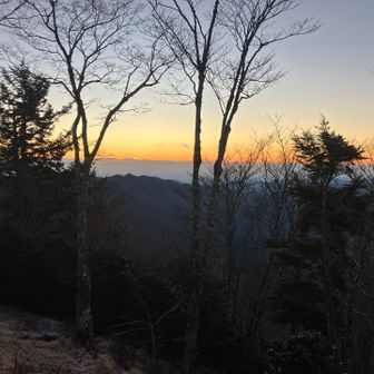 日の出前
雲があり日の出予定より10分遅れて太陽が出ました