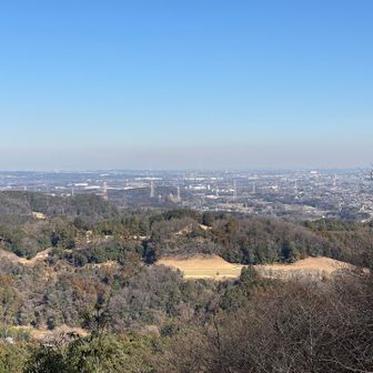 ゴルフ場の向こうに日高の街並みが広がります⛳️