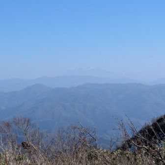 独立峰の荒島は眺望も抜群
御嶽山、乗鞍岳、北アルプス（本日うっすら）
