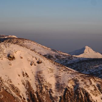 三本槍岳と甲子旭岳