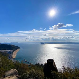 渋川海岸からは下道で戻ろうと思うも、ロードランの脚がもう残ってなく、冷たい強風も避ける為お山へ…