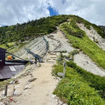 東川岳と木曽殿山荘