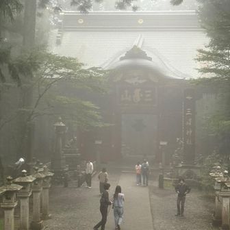 こんな天気だし空いて…
ないんです

登山者は浮くほどみなさんオシャレ
